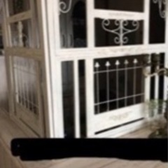 シャビーシックな窓枠・カウンターコーナー・窓枠の画像