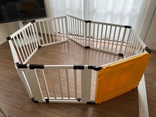 日本育児 木のミュージカルキッズランドDX ホワイト ベビーサークル おもちゃパネル付き 扉付き 8枚 折りたたみ式 木製