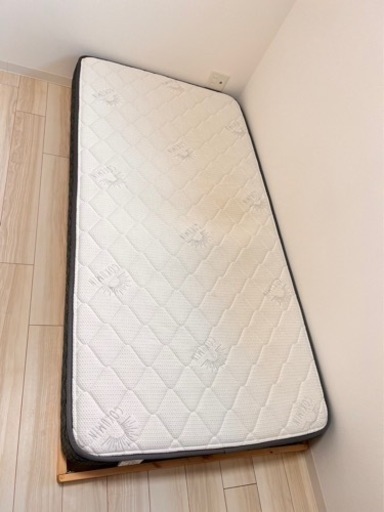セミダブルベットマットレス&ベッドフレーム
