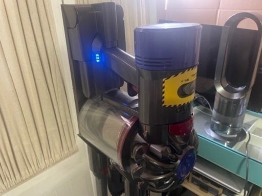 dyson ダイソン コードレス掃除機 v8 コードレスクリーナー sv10 取説、スタンド付き