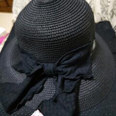 黒の帽子の画像