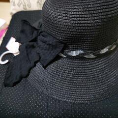 黒の帽子の画像