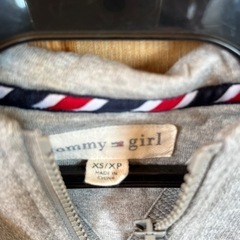 Tommyのパーカー　レディースの画像