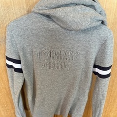 Tommyのパーカー　レディースの画像