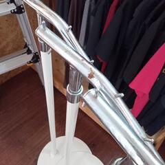 傾斜ハンガーラック、1つ1000円、まとめて3000円の画像