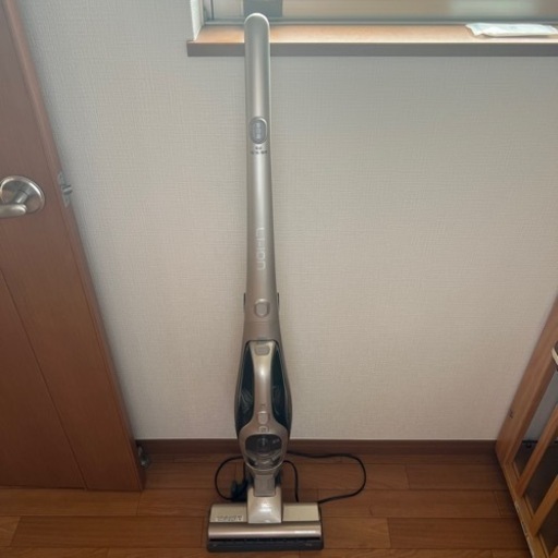 【受け渡し決まりました】HITACHIコードレス掃除機
