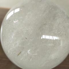 水晶　丸玉　3キロ　約13センチ　レインボー　黒曜石入りの画像