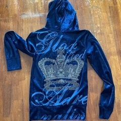 薄手紺色パーカー