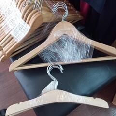 木製ハンガー、5本150円、40本1000円の画像