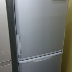 （R5.9.27お買い上げありがとうございます。）シャープ　３ドア冷蔵庫３５０L　２０２０年製　SJ-W352F-S　３ドア　６０ｃｍ幅　どっちでもドア　　真ん中　冷凍室　高く買取るゾウ八幡東店