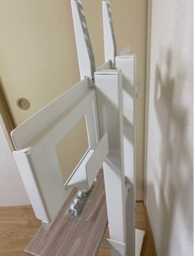 テレビ台壁よせ