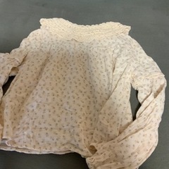 ZARA キッズ　カットソー　ブラウス　サイズ152センチ カラー···ベージュ 柄・デザイン···花柄 袖丈···長袖 着丈···ミドル ネック···Uネック 季節感···春、秋、冬の画像