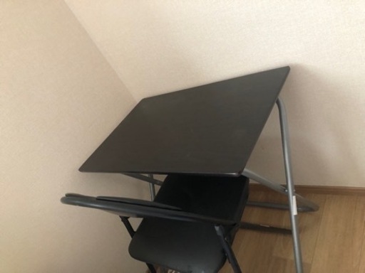 机と椅子