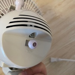 コンセント式　小型扇風機の画像