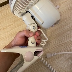 コンセント式　小型扇風機の画像