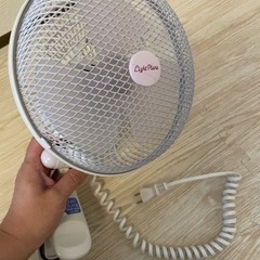 コンセント式　小型扇風機の画像
