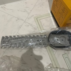 新品で6000円位のコードレス芝刈り&垣根刈りですの画像