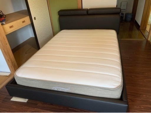 ニトリダブルベッドを売りたいです