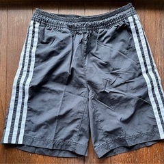 adidas 子供用 サイズ140〜150水着　海水パンツ　アン...