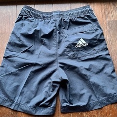 adidas 子供用 サイズ140〜150水着　海水パンツ　アンダーパンツ付きの画像