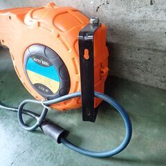 ★【お取引き打合せ中】誰かいりませんか？8㎜Ｘ12㎜Ｘ15Mエアーホースリール・空気漏れあり！の画像