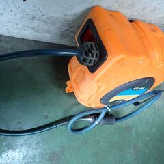 ★【お取引き打合せ中】誰かいりませんか？8㎜Ｘ12㎜Ｘ15Mエアーホースリール・空気漏れあり！の画像