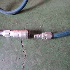 ★【お取引き打合せ中】誰かいりませんか？8㎜Ｘ12㎜Ｘ15Mエアーホースリール・空気漏れあり！の画像