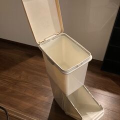 【ニトリ】2段ゴミ箱(白)の画像