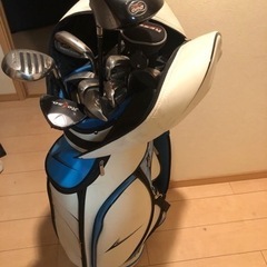 ゴルフセットと靴バッグの画像