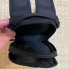 DEGNER ハードケース付きのスマートフォンも収納可能 マグネット式タンクバッグ ブラックの画像