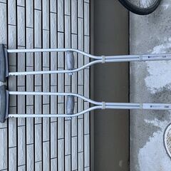 松葉杖　まつばづえ　１３７～１５７ｃｍ　少しなら値引き交渉受け付...