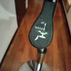 ラウンドテーブル　上下調整レバー付の画像