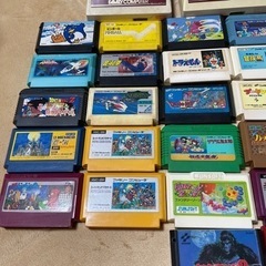 ファミリーコンピュータ3台　ソフト32本の画像
