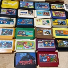 ファミリーコンピュータ3台　ソフト32本の画像