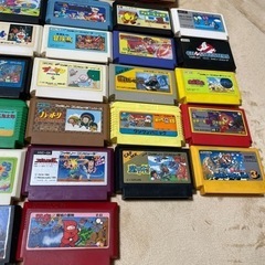 ファミリーコンピュータ3台　ソフト32本の画像