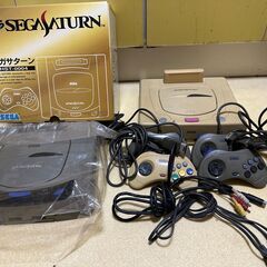 セガサタ－ン本体（2台）+ビデオ端子1本+電源コ－ド1本+コントロ－ラ－（4個）+rリチウム電池（付属1個）ソフト計42種　計43本（うち新品未開封品４本）+バックアップソフト1本の画像