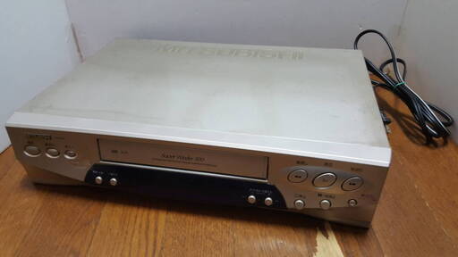 MITSUBISHI 三菱 Super Winder 500 HV-H100 VHSビデオデッキ 本体のみ（リモコンなし)　動作確認済み ジャンクにて