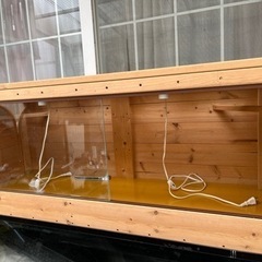 爬虫類ケージ、飼育道具類。