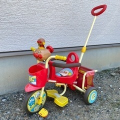値下げ　中古　アンパンマン 三輪車 赤 アンパンマン 三輪車 新品