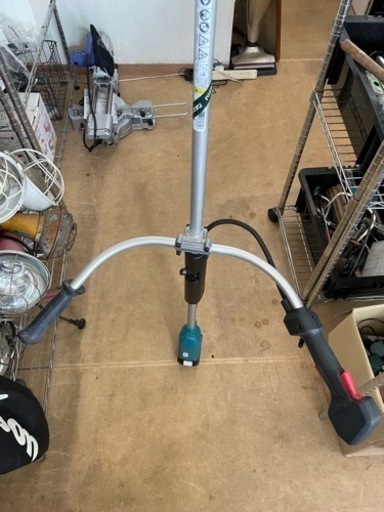 【ほぼ未使用】マキタ 草刈り機　MUR190UDRG 6.0Ahバッテリー付き