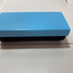 ホワイトボード用マジック（赤・黒それぞれ1本）とホワイトボード消しセット（未使用）の画像