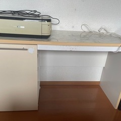 パソコンデスクの画像
