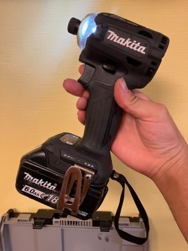 【お取引き決まりました】マキタ インパクトドライバー18v 6アンペアフルセット　連休のDIYに‼️（値下げしました）本日決めていただいた方におまけ付けます。