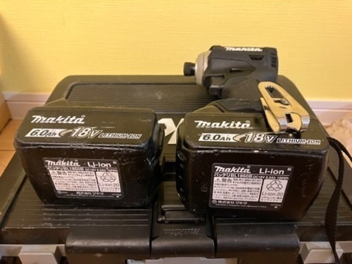 【お取引き決まりました】マキタ インパクトドライバー18v 6アンペアフルセット　連休のDIYに‼️（値下げしました）本日決めていただいた方におまけ付けます。