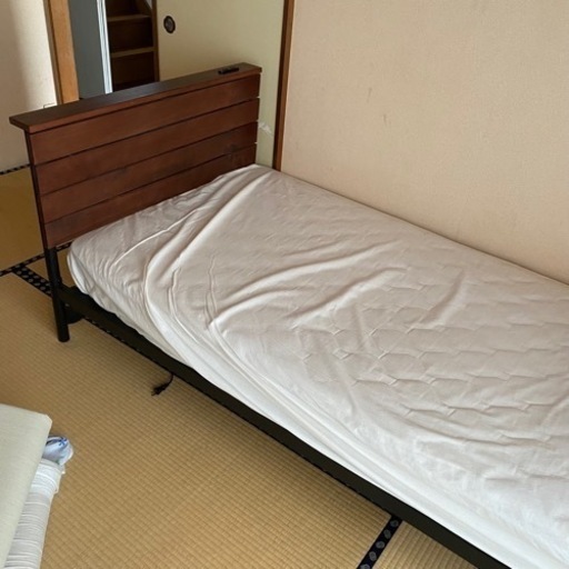 ナフコ現行品シングルベッド➕シングルマット