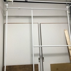 つっぱり式ハンガーラック　※カーテンなしの画像