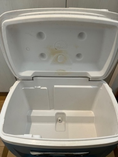 イグルーiglooクーラーボックス キャスター付き Maxcold 62QT （58L）