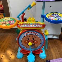 アンパン　ドラムセット　下の太鼓のバチ破損あり