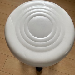 キャスター付き椅子の画像