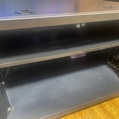 TV台（大型）の画像